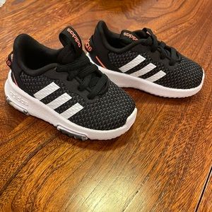 Baby boy Adidas Racer Tr2.0 Athletic shoes size 4
